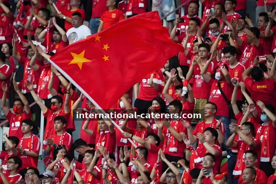 赛季冲刺期战术前瞻：三中卫体系的攻防红利与执行门槛